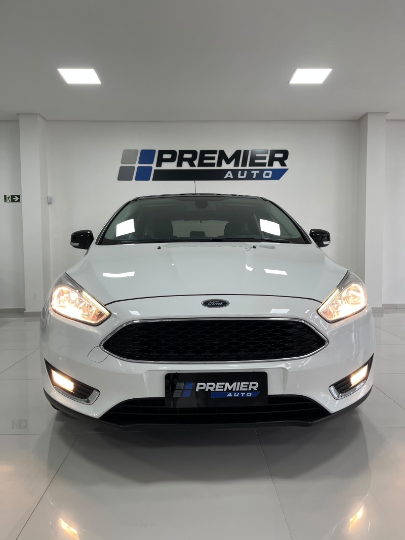 FOCUS 1.6 SE PLUS 16V FLEX 4P MANUAL - 2017 - CAXIAS DO SUL
