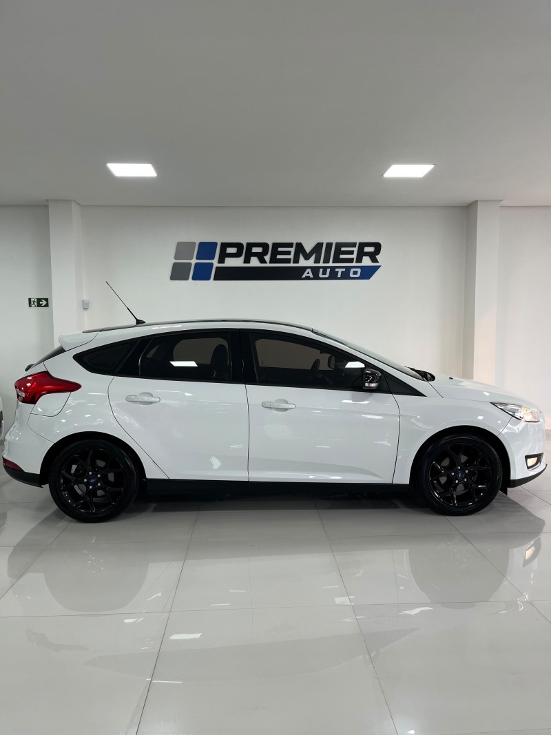 FOCUS 1.6 SE PLUS 16V FLEX 4P MANUAL - 2017 - CAXIAS DO SUL