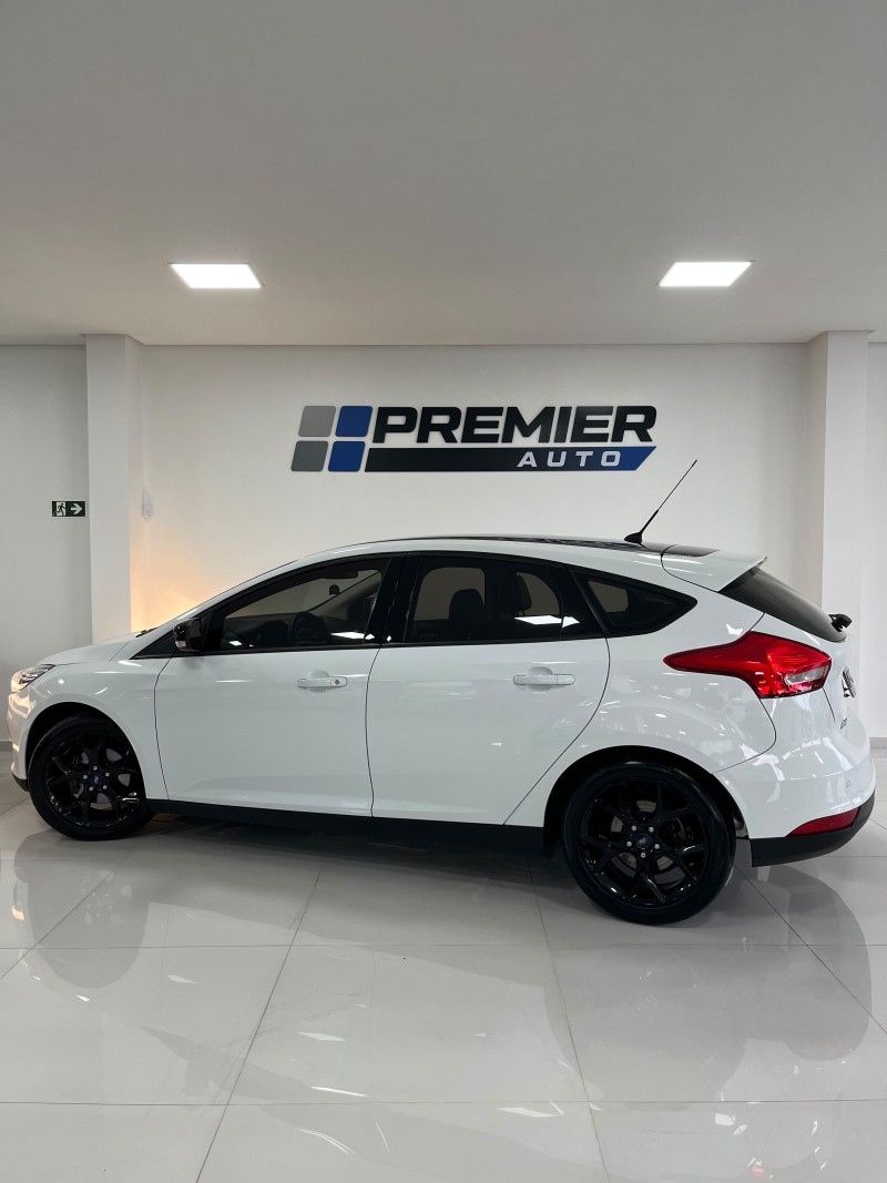 FOCUS 1.6 SE PLUS 16V FLEX 4P MANUAL - 2017 - CAXIAS DO SUL