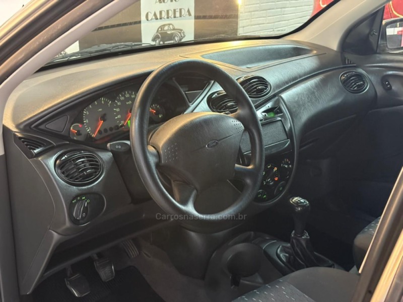 FOCUS 1.6 8V GASOLINA 4P MANUAL - 2006 - NOVO HAMBURGO