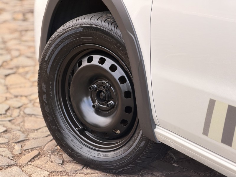 SAVEIRO 1.6 MI TRENDLINE CS 8V FLEX 2P MANUAL - 2024 - DOIS IRMãOS