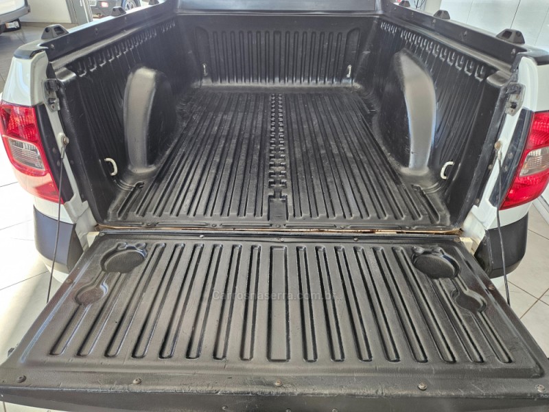 SAVEIRO 1.6 MI TRENDLINE CS 8V FLEX 2P MANUAL - 2015 - TAPEJARA