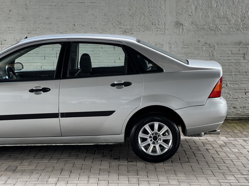 FOCUS 2.0 FC 16V GASOLINA 4P MANUAL - 2003 - BENTO GONçALVES