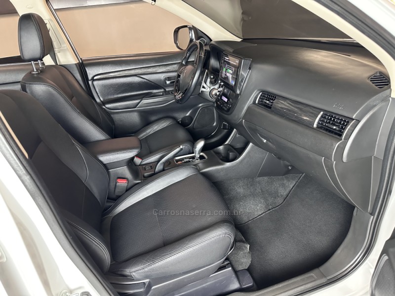 OUTLANDER 2.0 16V GASOLINA 4P AUTOMÁTICO - 2016 - SAPIRANGA