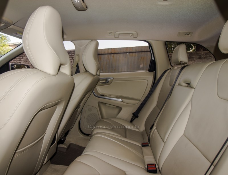 XC60 2.0 T5 DYNAMIC FWD TURBO GASOLINA 4P AUTOMÁTICO - 2015 - NOVO HAMBURGO