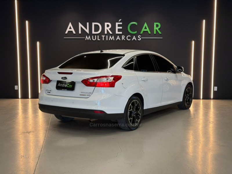 FOCUS 2.0 TITANIUM SEDAN 16V FLEX 4P AUTOMÁTICO - 2014 - ESTâNCIA VELHA