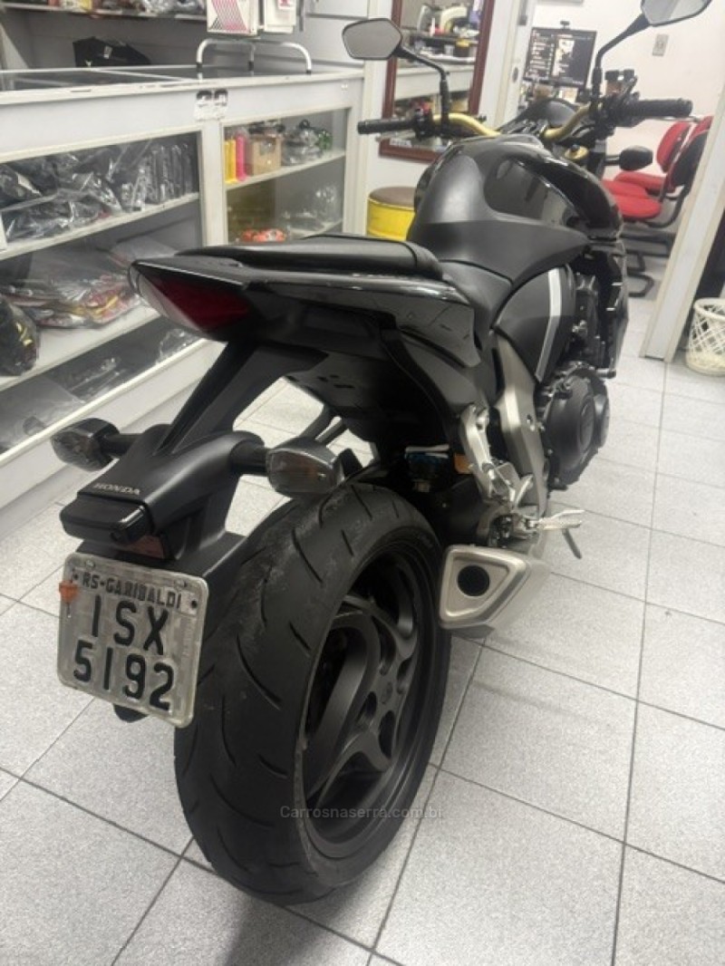 CB 1000R  - 2012 - GARIBALDI
