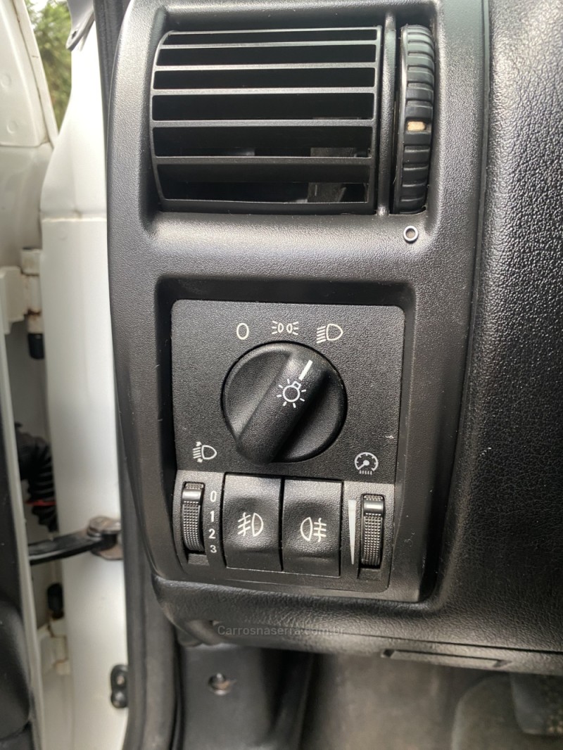 ASTRA 2.0 MPFI ADVANTAGE SEDAN 8V FLEX 4P MANUAL - 2011 - FARROUPILHA