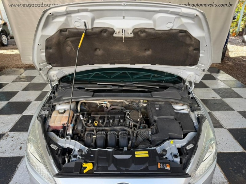 FOCUS 2.0 SE PLUS 16V FLEX 4P AUTOMÁTICO - 2016 - NOVA PRATA