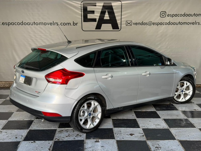 FOCUS 2.0 SE PLUS 16V FLEX 4P AUTOMÁTICO - 2016 - NOVA PRATA