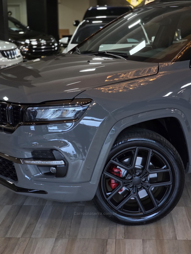 COMMANDER 2.0 HURRICANE BLACKHAWK 4X4 TURBO GASOLINA 4P AUTOMÁTICO - 2025 - CAXIAS DO SUL