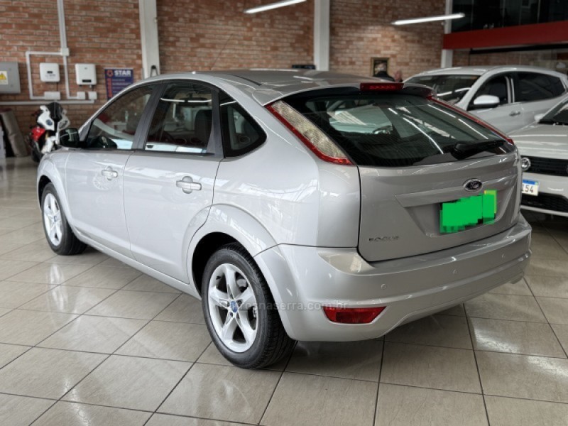 FOCUS 1.6 GLX 16V FLEX 4P MANUAL - 2013 - BENTO GONçALVES