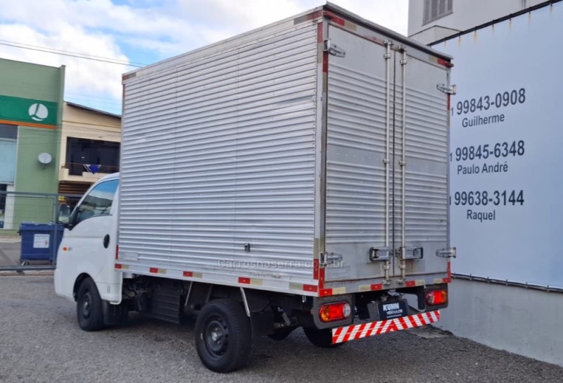HR 2.5 LONGO BAÚ 4X2 16V 130CV TURBO INTERCOOLER DIESEL 2P MANUAL - 2013 - SALVADOR DO SUL
