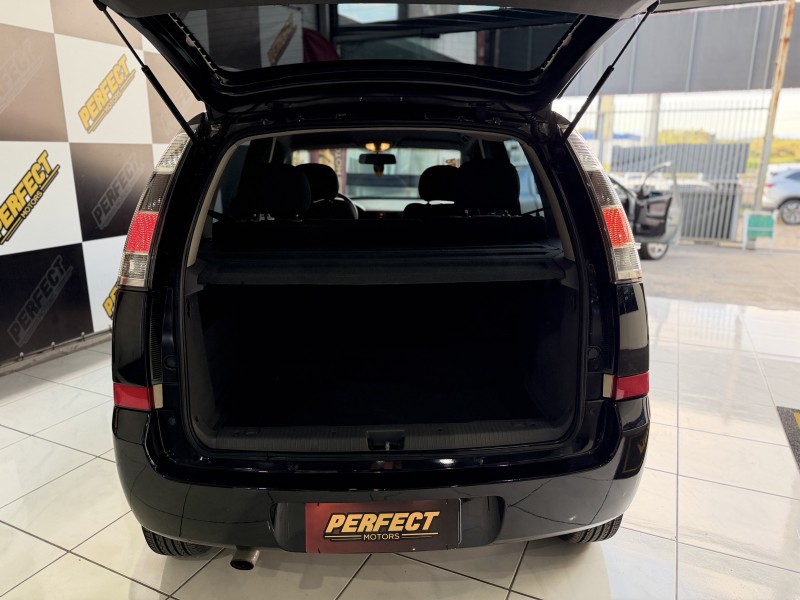 MERIVA 1.4 MPFI JOY 8V FLEX 4P MANUAL - 2011 - PORTãO