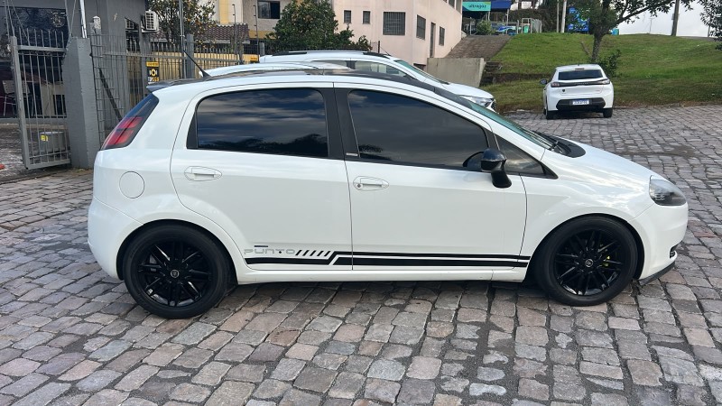 PUNTO 1.8 ESSENCE 16V FLEX 4P AUTOMATIZADO - 2011 - FARROUPILHA