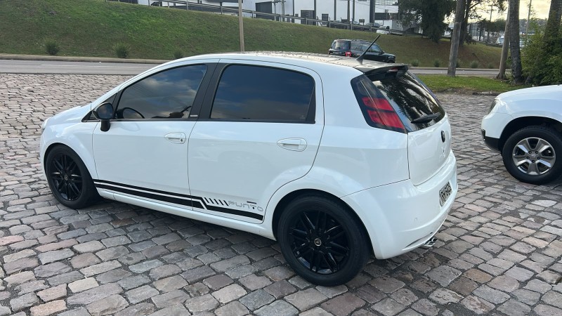 PUNTO 1.8 ESSENCE 16V FLEX 4P AUTOMATIZADO - 2011 - FARROUPILHA