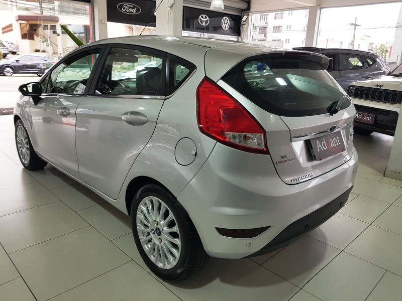 FIESTA 1.6 TITANIUM HATCH 16V FLEX 4P AUTOMÁTICO - 2016 - CAXIAS DO SUL