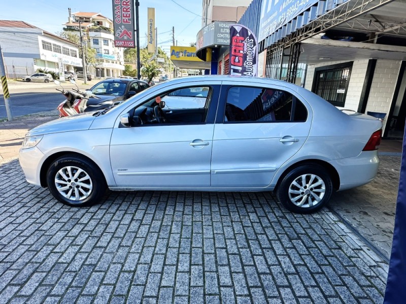 VOYAGE 1.0 MI 8V FLEX 4P MANUAL - 2010 - CAMPO BOM