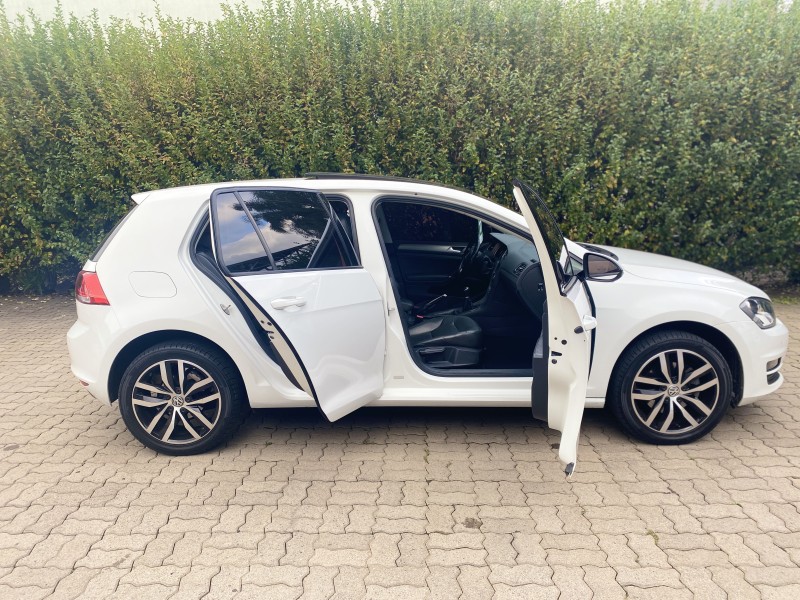 GOLF 1.0 TSI COMFORTLINE 12V TOTAL FLEX 4P MANUAL - 2017 - CAXIAS DO SUL
