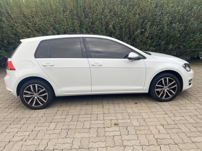 GOLF 1.0 TSI COMFORTLINE 12V TOTAL FLEX 4P MANUAL - 2017 - CAXIAS DO SUL