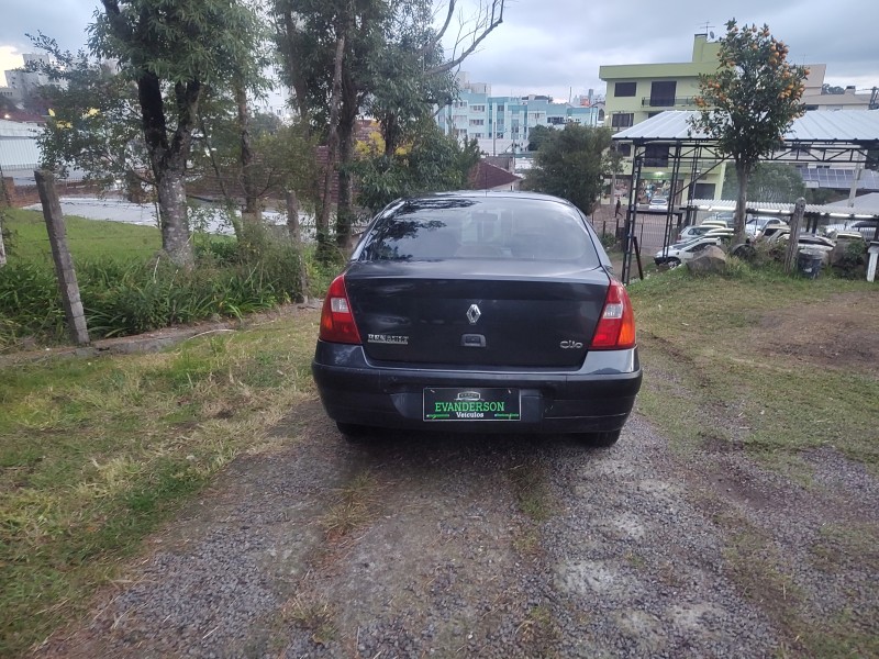 CLIO 1.0 PRIVILÉGE 16V GASOLINA 4P MANUAL - 2003 - CAXIAS DO SUL