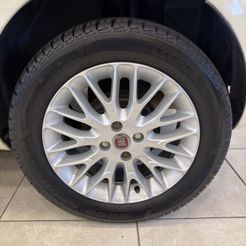 PUNTO 1.6 ESSENCE 16V FLEX 4P MANUAL - 2014 - FARROUPILHA