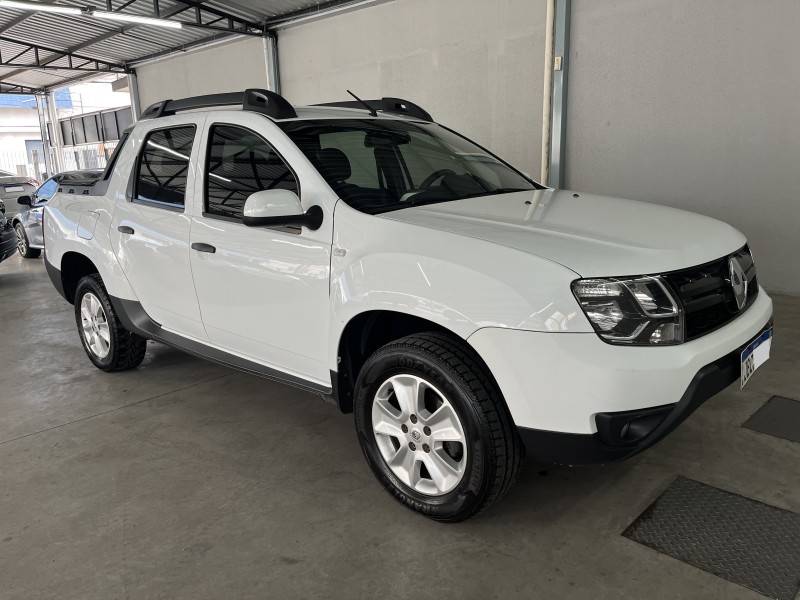 OROCH 1.6 16V EXPRESS FLEX 4P MANUAL - 2022 - CAXIAS DO SUL