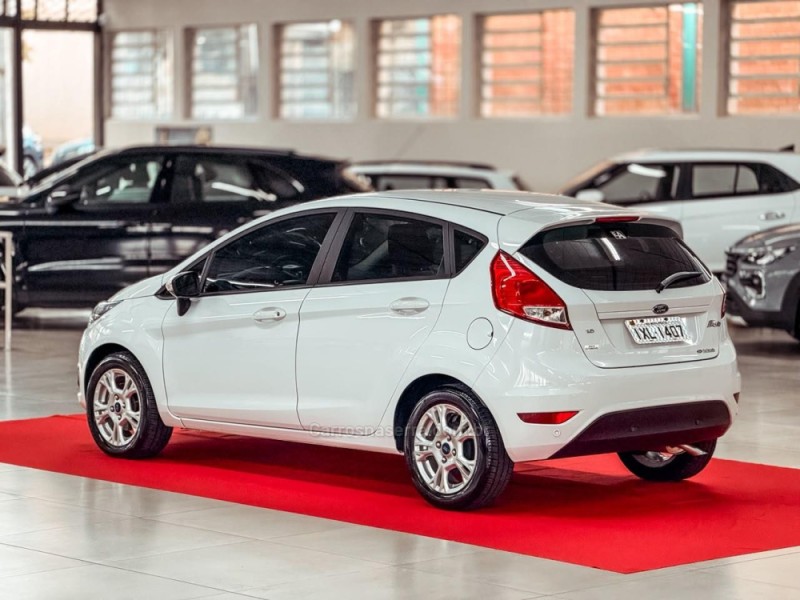 FIESTA 1.6 SEL SEDAN 16V FLEX 4P AUTOMÁTICO - 2017 - NOVA PRATA