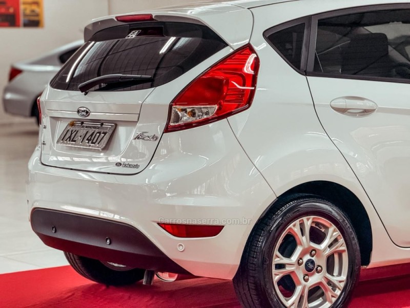 FIESTA 1.6 SEL SEDAN 16V FLEX 4P AUTOMÁTICO - 2017 - NOVA PRATA