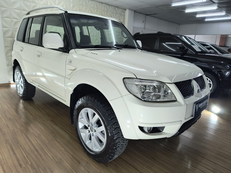 PAJERO TR4 2.0 4X4 16V 140CV FLEX 4P AUTOMÁTICO - 2010 - CAXIAS DO SUL