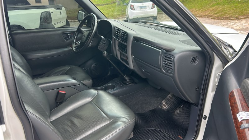 S10 2.4 MPFI EXECUTIVE 4X2 CD 8V FLEX 4P MANUAL - 2011 - FARROUPILHA