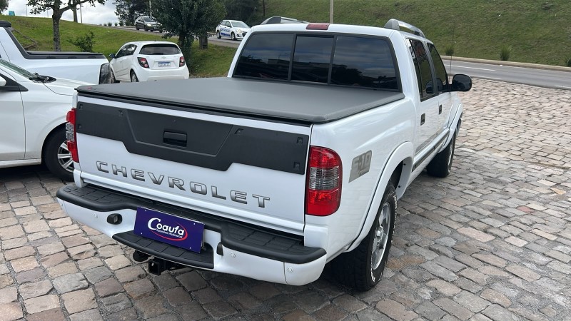 S10 2.4 MPFI EXECUTIVE 4X2 CD 8V FLEX 4P MANUAL - 2011 - FARROUPILHA