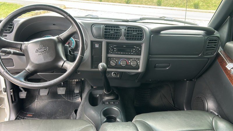 S10 2.4 MPFI EXECUTIVE 4X2 CD 8V FLEX 4P MANUAL - 2011 - FARROUPILHA