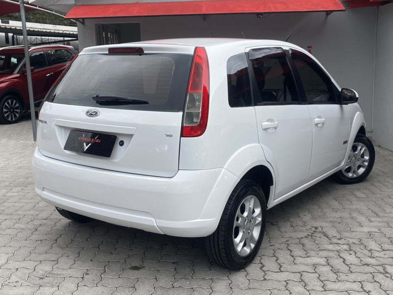 FIESTA 1.6 MPI HATCH 8V FLEX 4P MANUAL - 2013 - CARLOS BARBOSA