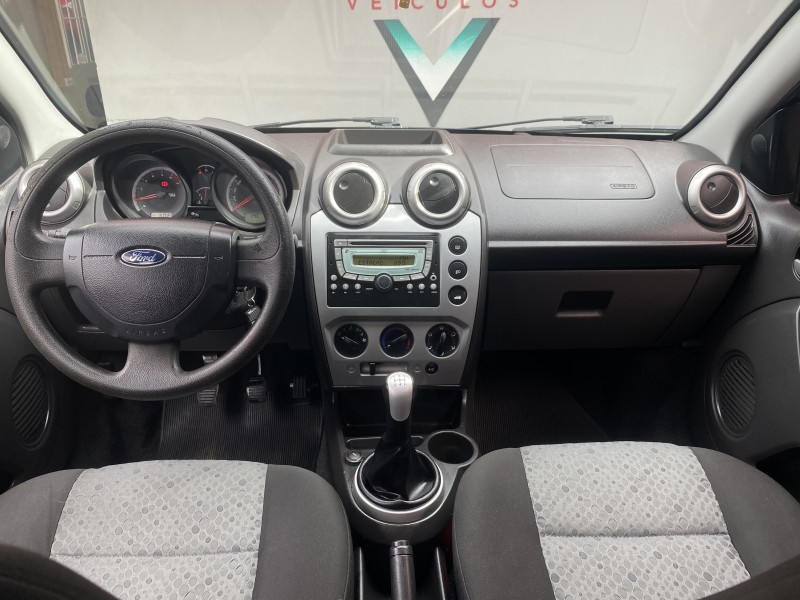 FIESTA 1.6 MPI HATCH 8V FLEX 4P MANUAL - 2013 - CARLOS BARBOSA
