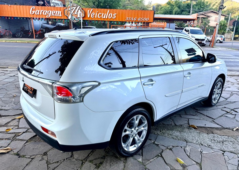 OUTLANDER 2.0 16V GASOLINA 4P AUTOMÁTICO - 2014 - TRêS COROAS