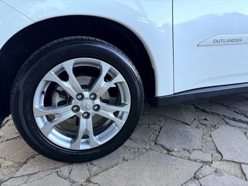 OUTLANDER 2.0 16V GASOLINA 4P AUTOMÁTICO - 2014 - TRêS COROAS