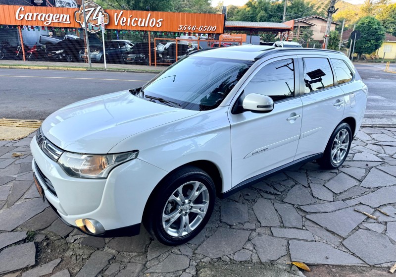 OUTLANDER 2.0 16V GASOLINA 4P AUTOMÁTICO - 2014 - TRêS COROAS