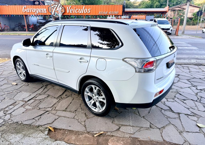 OUTLANDER 2.0 16V GASOLINA 4P AUTOMÁTICO - 2014 - TRêS COROAS