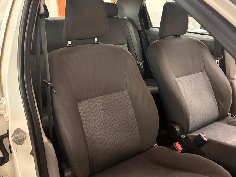 ETIOS 1.5 XS SEDAN 16V FLEX 4P MANUAL - 2013 - CAXIAS DO SUL