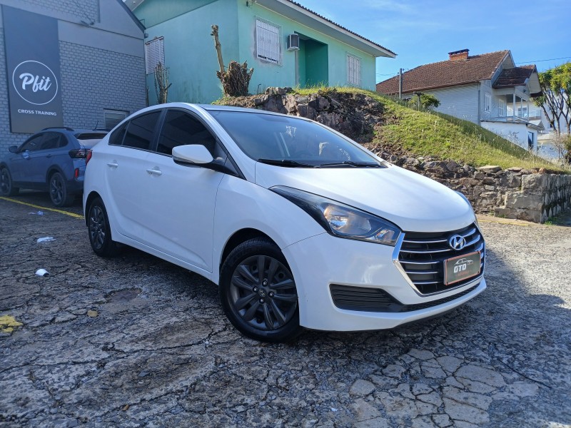 HB20S 1.0 COMFORT 12V FLEX 4P MANUAL - 2015 - FARROUPILHA