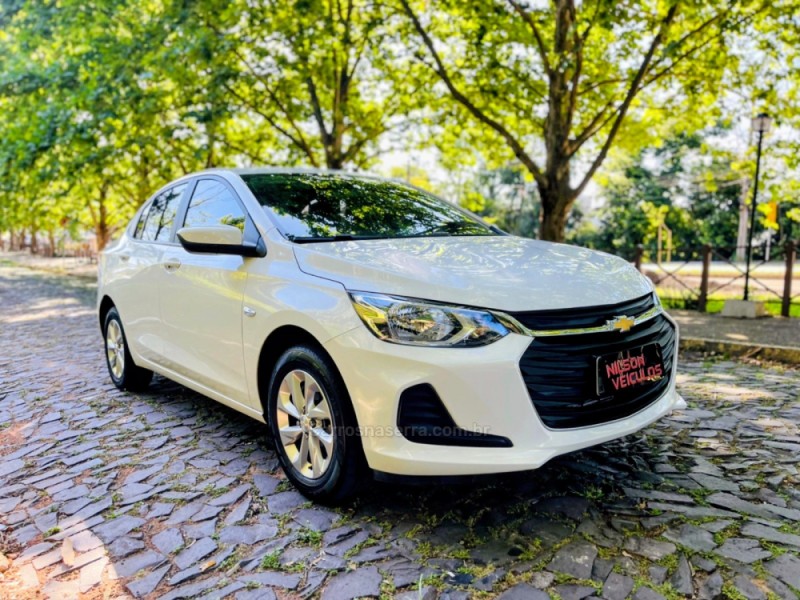 ONIX 1.0 SEDAN PLUS LT 12V FLEX 4P MANUAL - 2023 - NOVO HAMBURGO