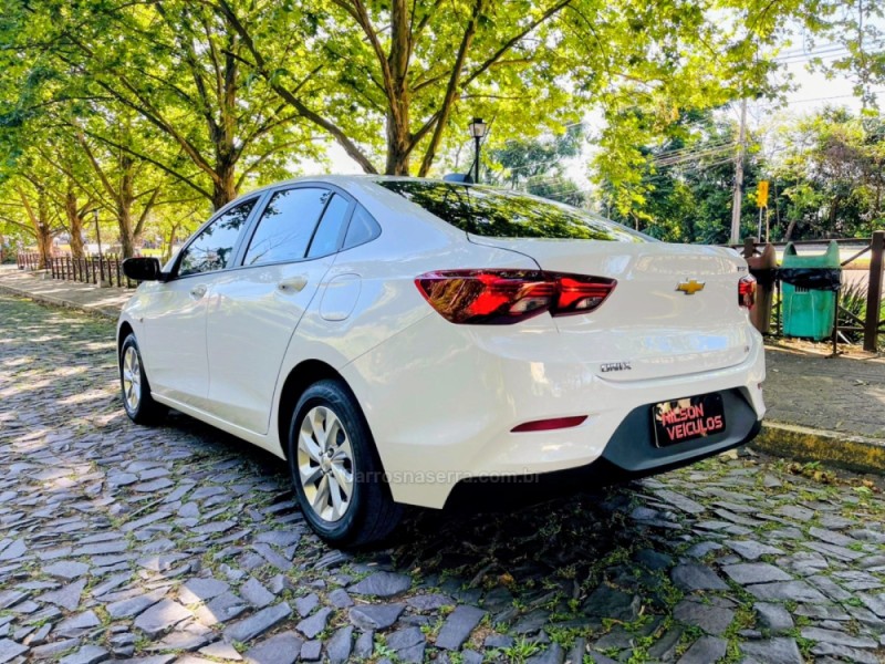 ONIX 1.0 SEDAN PLUS LT 12V FLEX 4P MANUAL - 2023 - NOVO HAMBURGO