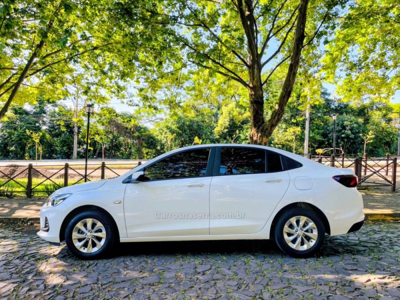 ONIX 1.0 SEDAN PLUS LT 12V FLEX 4P MANUAL - 2023 - NOVO HAMBURGO