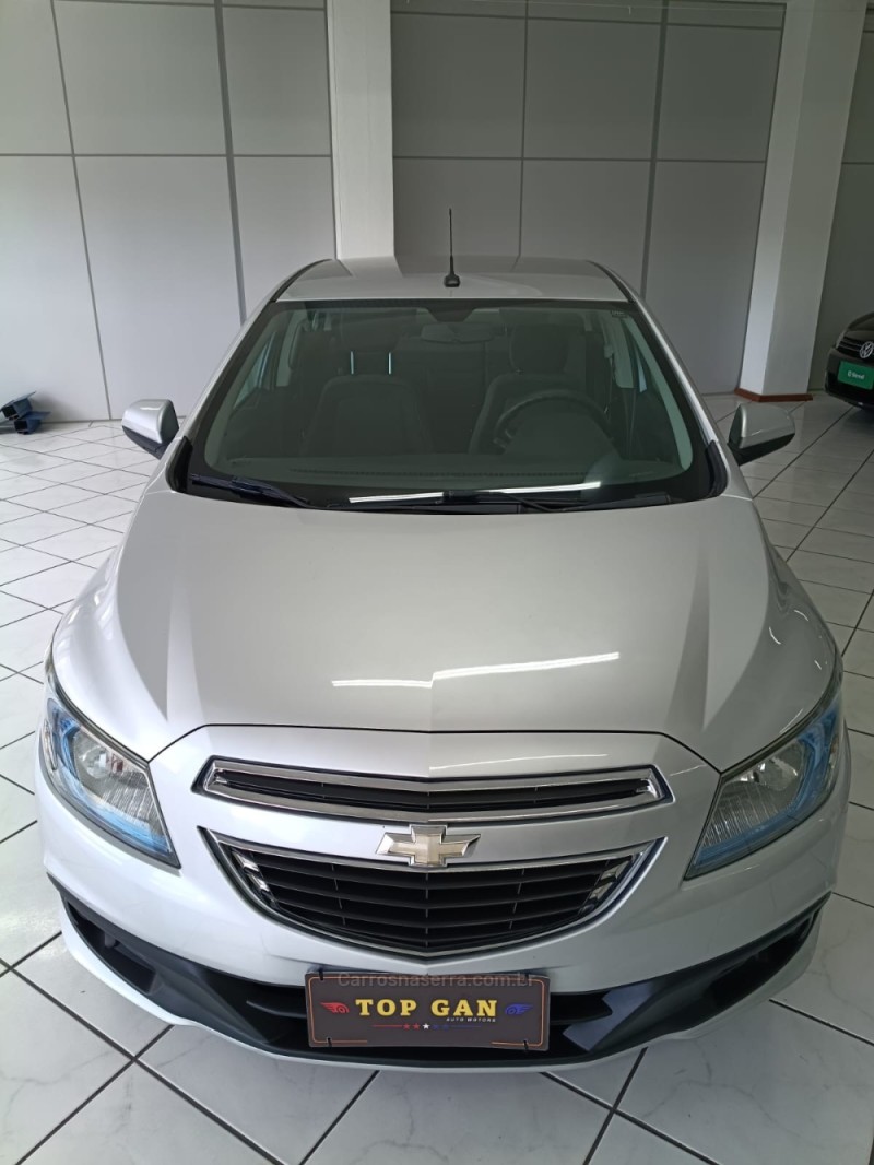 PRISMA 1.4 MPFI LT 8V FLEX 4P MANUAL - 2013 - NOVA PETRóPOLIS