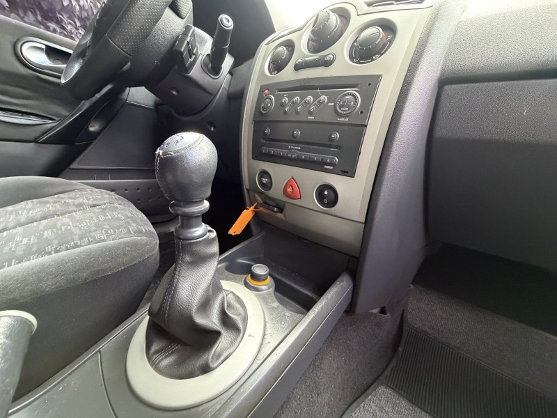 MÉGANE 2.0 DYNAMIQUE SEDAN 16V GASOLINA 4P MANUAL - 2008 - CAXIAS DO SUL