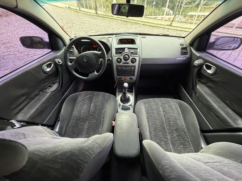 MÉGANE 2.0 DYNAMIQUE SEDAN 16V GASOLINA 4P MANUAL - 2008 - CAXIAS DO SUL