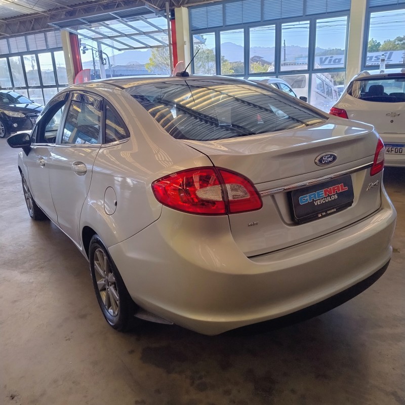 FIESTA 1.6 SE SEDAN 16V FLEX 4P MANUAL - 2011 - CAMPO BOM