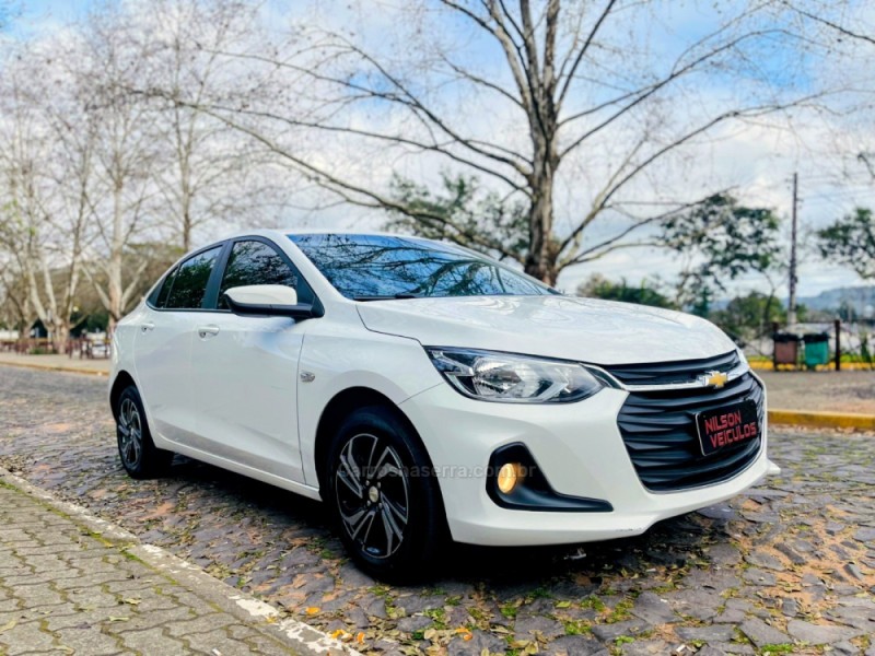ONIX 1.0 SEDAN PLUS LT 12V FLEX 4P MANUAL - 2024 - NOVO HAMBURGO
