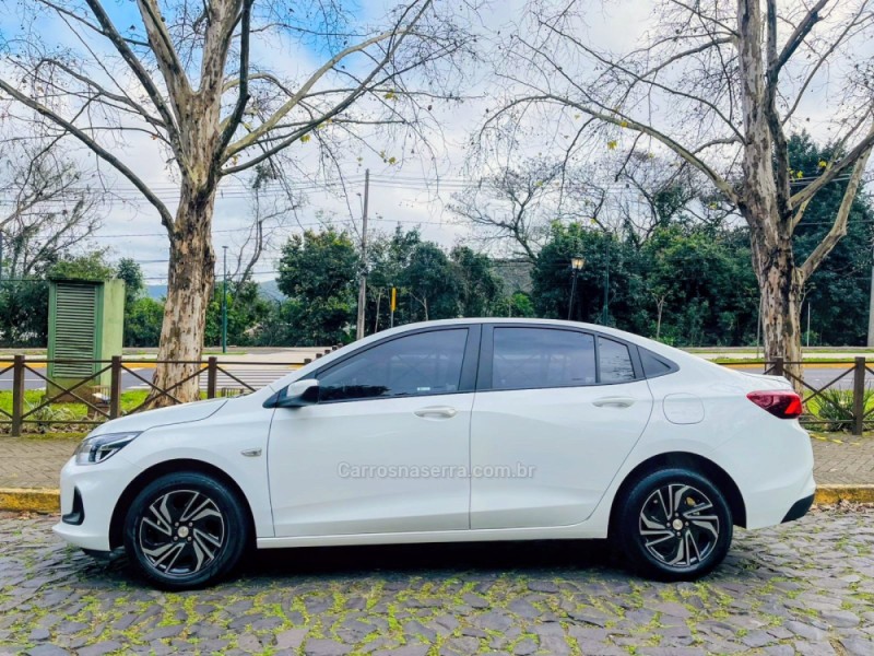 ONIX 1.0 SEDAN PLUS LT 12V FLEX 4P MANUAL - 2024 - NOVO HAMBURGO